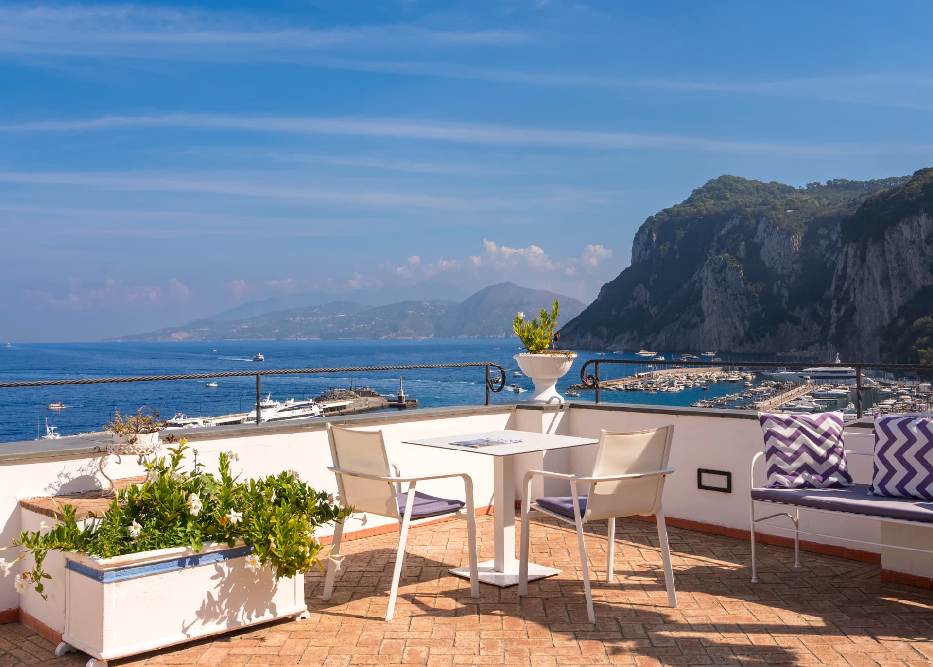 Terrazza solarium del Relais Maresca affacciata su Marina Grande