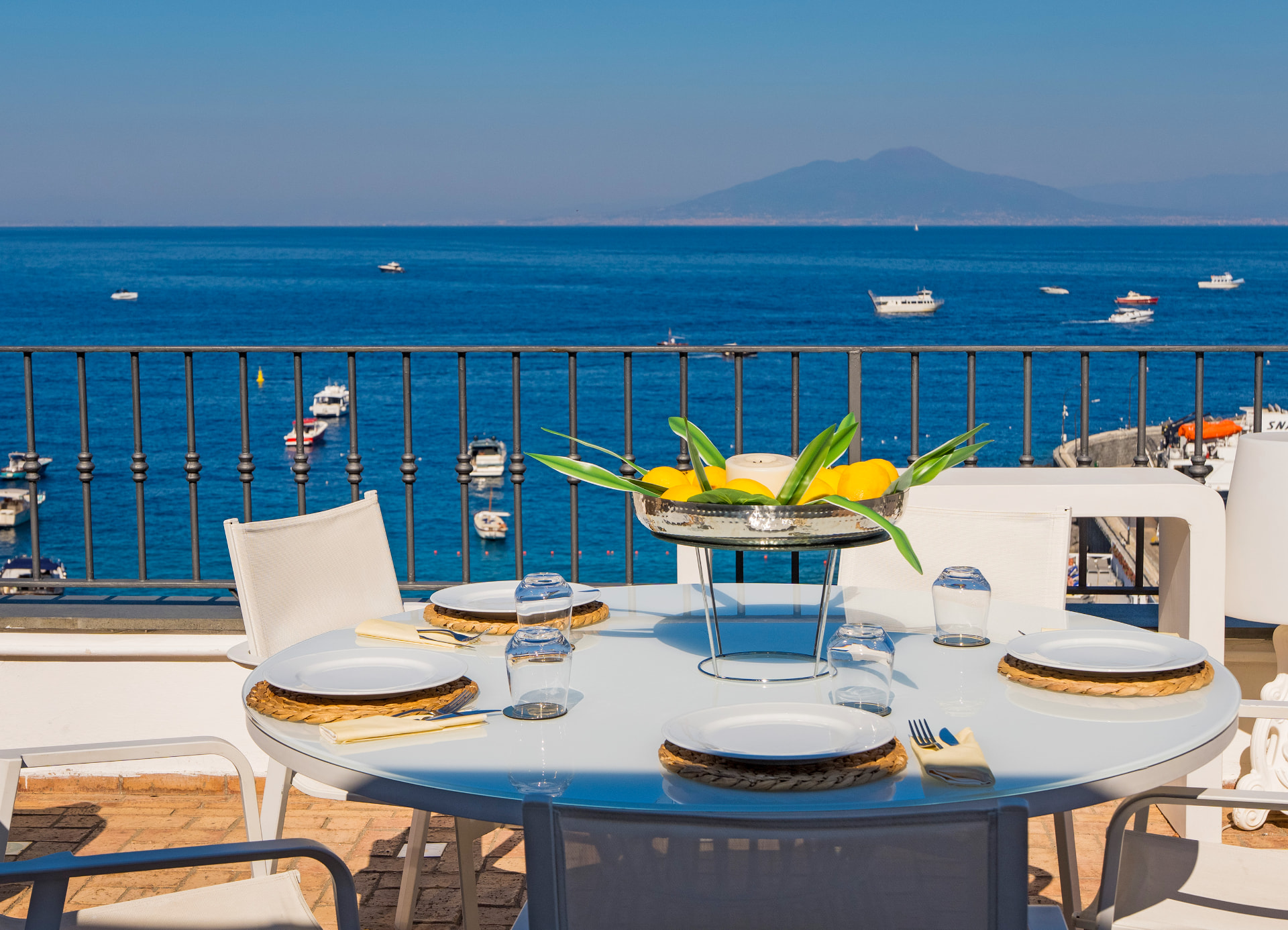 La terrazza del Relais affacciata su Capri