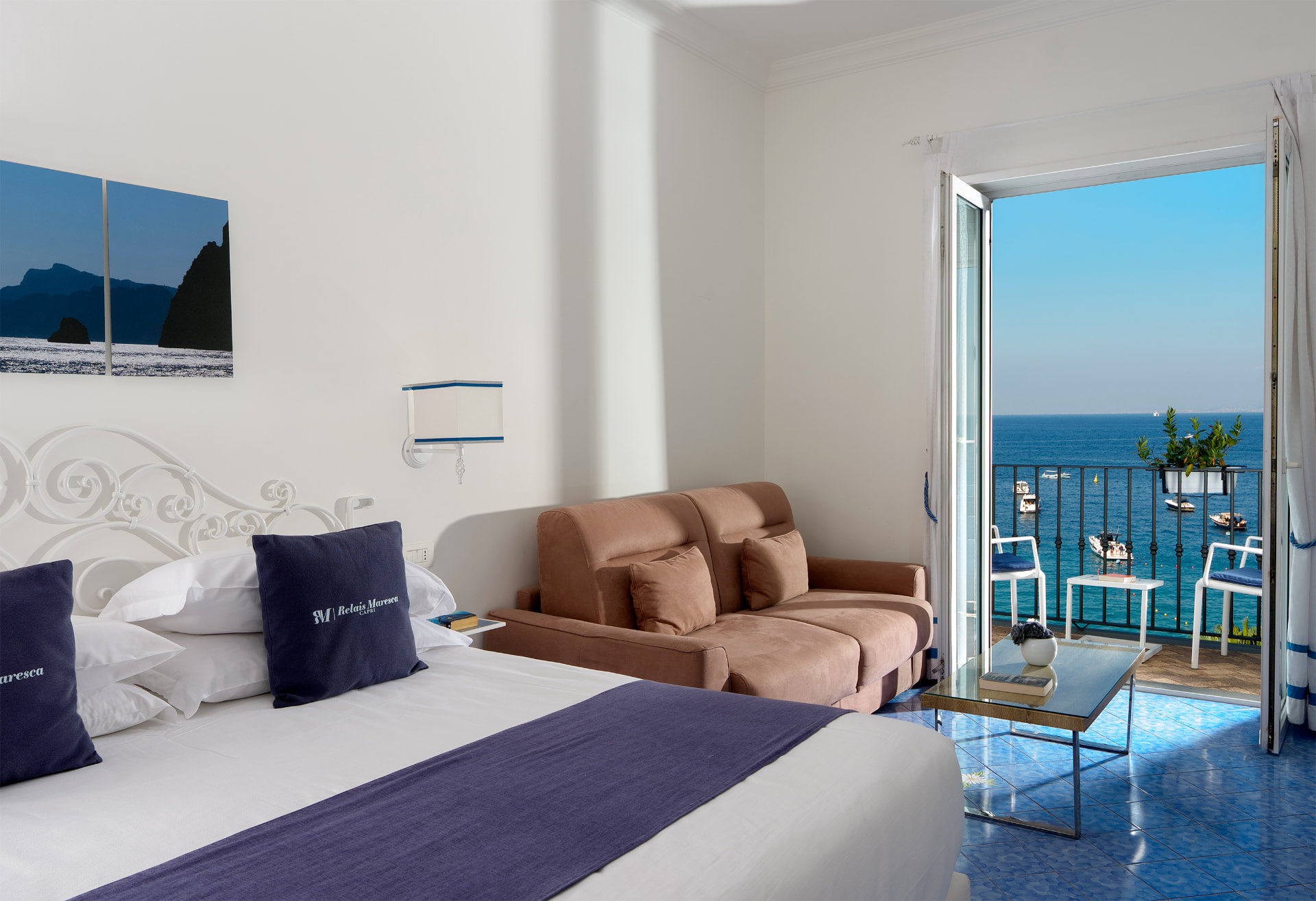 Camera Family Sea View con zona living e vista mare