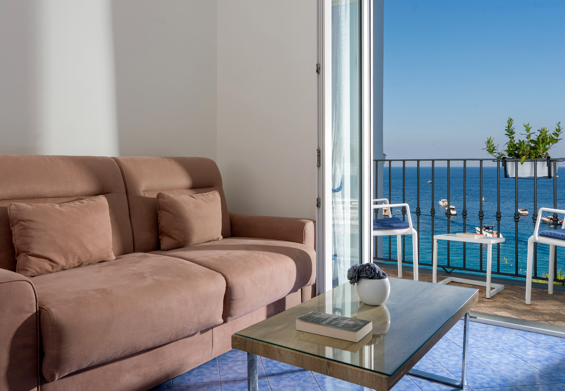 Family Sea View, immagine 3